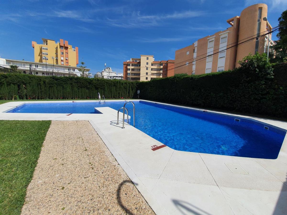Ferienwohnung Acogedor En La Carihuela Con Plaza De Garaje Garantizada! Sol Montemar Torremolinos Exterior foto