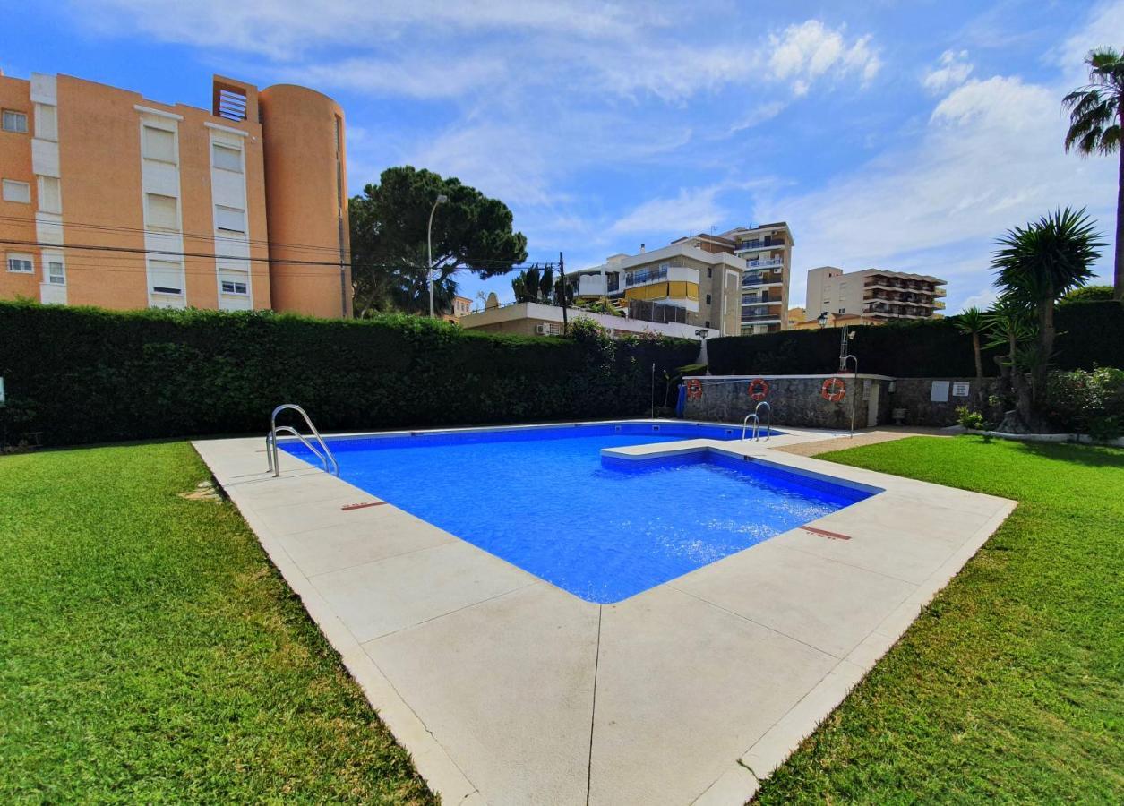Ferienwohnung Acogedor En La Carihuela Con Plaza De Garaje Garantizada! Sol Montemar Torremolinos Exterior foto